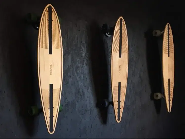 Repositionnement de marque : Photos des longbards de notre première marque Orizon Longboards